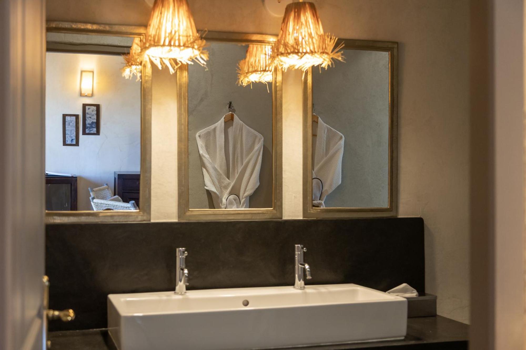Hotel Case Latine Lama ภายนอก รูปภาพ